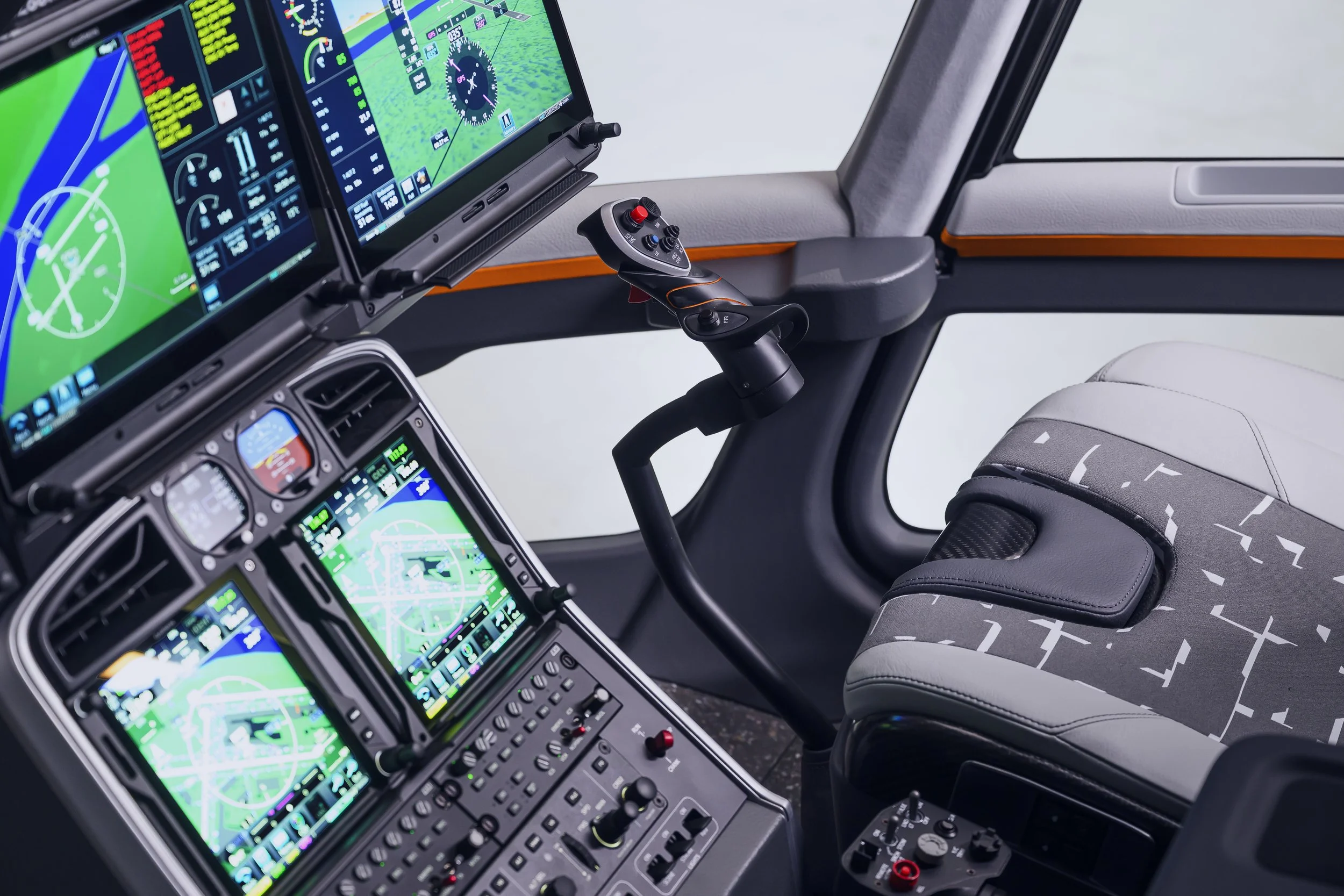 R88 Garmin glass cockpit displays