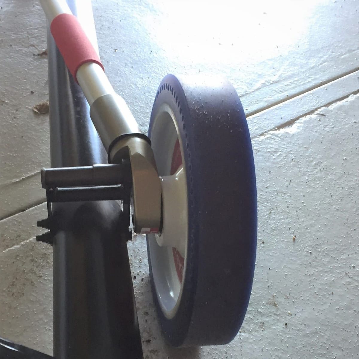 Easy Wheels cam clamped onto a helicopter skid